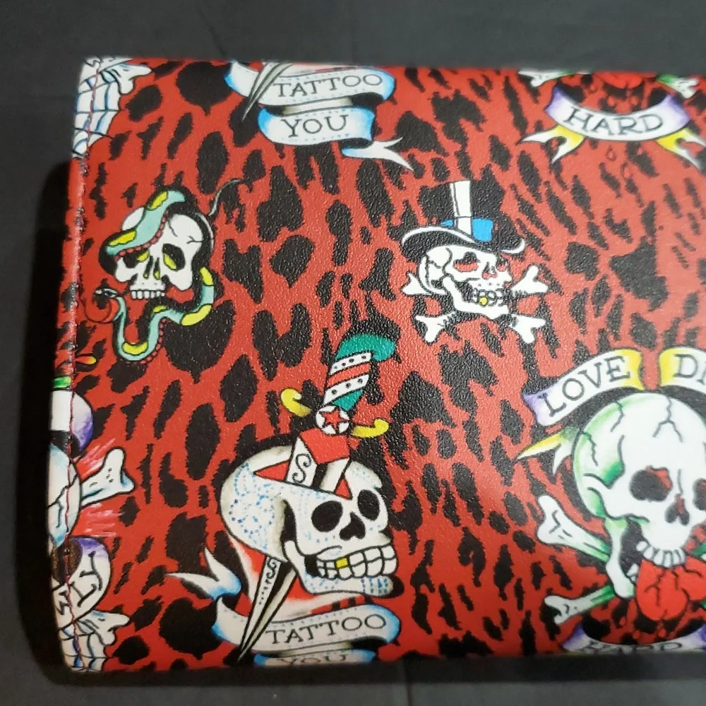 Ed Hardy red black iconic Ed Hardy goth skull imagery printed trifold wallet new - Picture 9 of 11